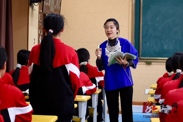 当侗琵琶遇上新疆手鼓 (12).jpg