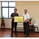 党建引领助推企业发展 隆平高科技园将表彰送进党组织