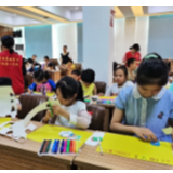 绘制垃圾分类手抄报 谱写“五零”新篇章