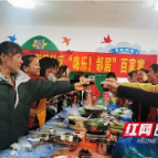 冬至到，街坊邻里包饺子、吃饺子，真香！