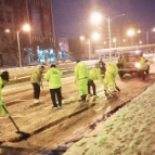 彻夜不休！长沙万余名城管人清冰除雪保畅通