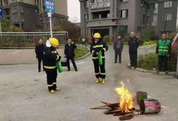 禁毒消防进小区 携手共建新家园