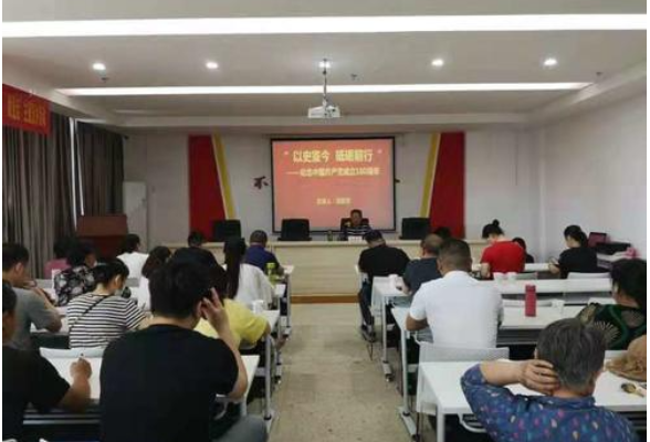 “五老”宣讲进社区 党史学习教育“走实入心”