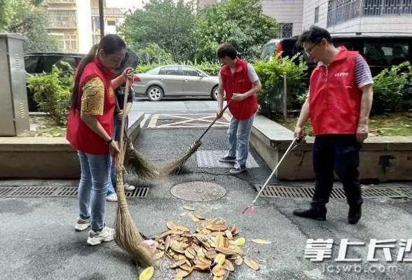 拆！开福区整治湘雅路违规户外广告招牌