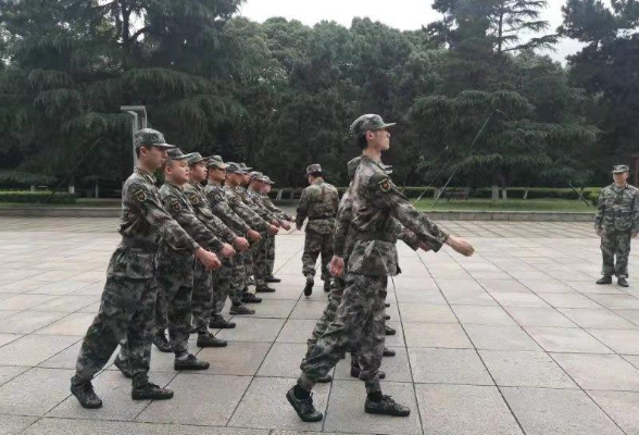 退役军人加入民兵队伍 重燃训练“硝烟味”