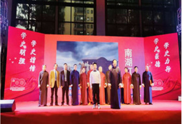 社区百户家庭颂党恩 爷孙讲故事串起百年党史篇章