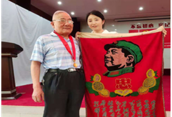 两代党员跨越时空初心对话 致敬“光荣在党五十年”