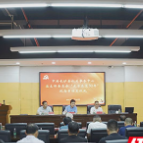 灼灼向党心 他们获颁“光荣在党50年”纪念章