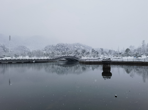 组图丨2022年冬天的第一场雪，在沩山首秀