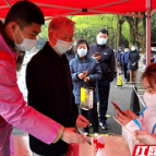 蓉园党旗红 战疫行动中