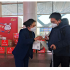 “小口罩”传递“大温暖” 爱心公益活动温暖回家路