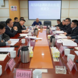 高伟到洪山街道开展“走找想促”调研