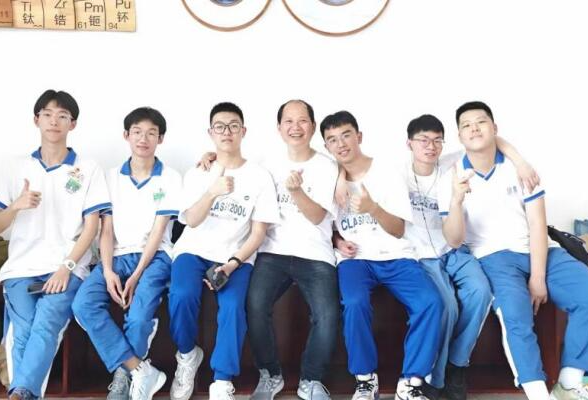访湖南省新时代欧阳才学名师工作室主持人：教书，从“爱”出发，从“情”出发