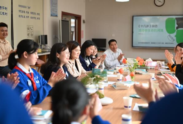 《十几岁》杂志走进长沙雅境中学 作家黄亮斌与师生畅谈“那些流经你生命的河流”