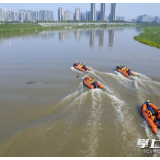 “大水牛”单兵救人 “龙吸水”抢险排涝