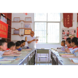 老人自办书屋传书香 14年不打烊