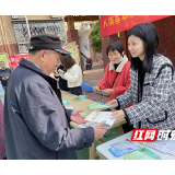 鲜花寄哀思 低碳祭清明