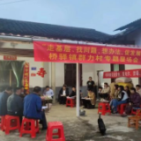 屋场会上话民生 架起平安连心桥