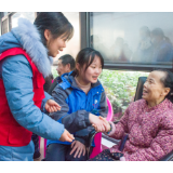 “走找想促”在行动 敬老院中显温情