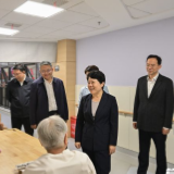 吴桂英调研养老服务体制改革工作