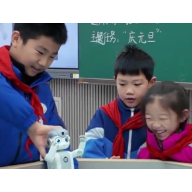 视频 | 和机器人热舞、用3D打印实现手办自由 带你探秘未来感智慧小学！