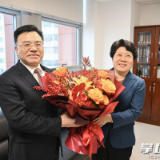 吴桂英看望慰问结对服务的专家