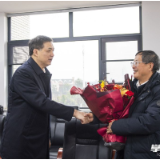 周海兵看望慰问结对服务的院士专家代表