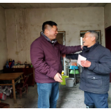浏阳澄潭江：迎新春 “暖心工程”送关怀