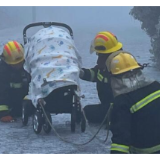 高山冰冻 停水停电 消防员徒步9公里冰雪救援被困满月婴儿