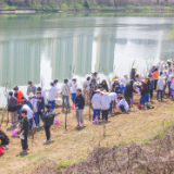 植树添绿护堤岸 助力深化“河长制”