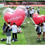 你愿意给“呱呱”一个拥抱吗？心理游园会为学子减压