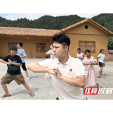 手把手教“擒敌拳”，点燃乡村孩子报国梦