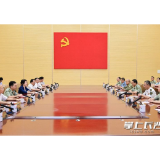 吴桂英开展“八一”走访慰问