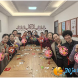 咸嘉湖街道荷叶塘社区举办“情暖重阳”手工活动