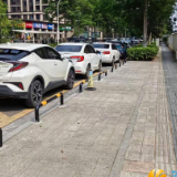 网格吹哨解民忧 护栏护行除隐患