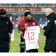 视频 | 是球迷 是后盾 更是家人！长沙队“第12人”从场下来到场上