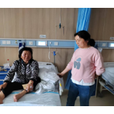 巾帼担当展风采 救火邻长显大爱