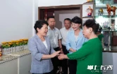吴桂英开展“七一”走访慰问并为基层党支部讲党课