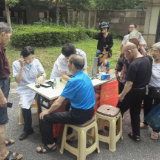 义诊义剪+重点走访 多措并举送关怀