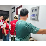 电工入户查隐患 上门宣传送平安