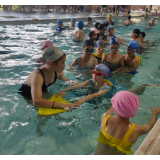 技能与避险水中学!社区公益课堂让安全知识“游”进孩子心里