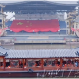 视频 | 当熟悉旋律裹着国旗红出现 游船老少齐挥手合唱