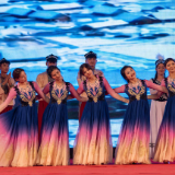 舞台竞放民族风 校园共叙团结情