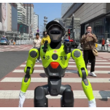 视频 | 长沙交警来了个“新同事”：不领工资、不怕日晒，主打一个“不知疲倦”