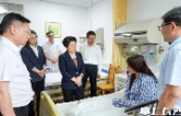 吴桂英陈博彰看望浏阳华盛烟花厂爆炸事故收治伤员