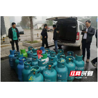 岳麓区一面包车被查获 非法运输26个液化气罐