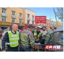 望城茶亭镇开展道路交通违法举牌劝导教育活动
