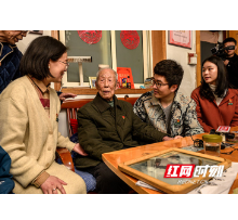 视频 | 老兵吴国厚过百岁生日，为年轻人讲革命故事