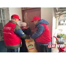 尊老助残促和谐，爱心暖意迎新春