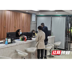 一杯“暖心奶茶”  温暖抗疫人